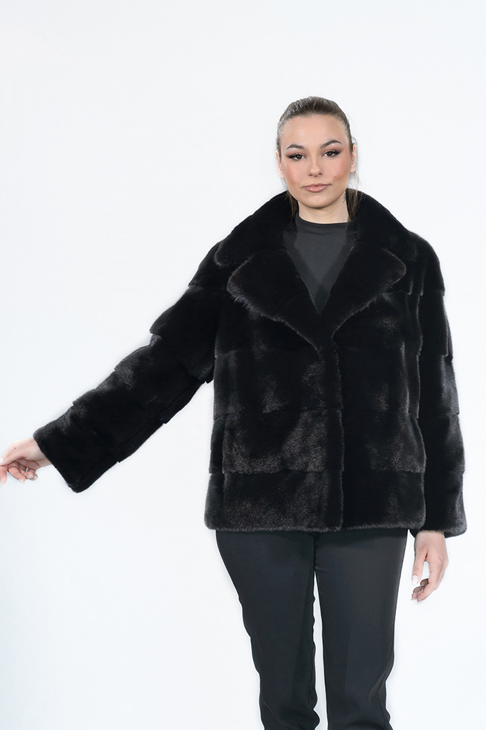 IT-164/3/A - Blackglama mink fur jacket with english collar