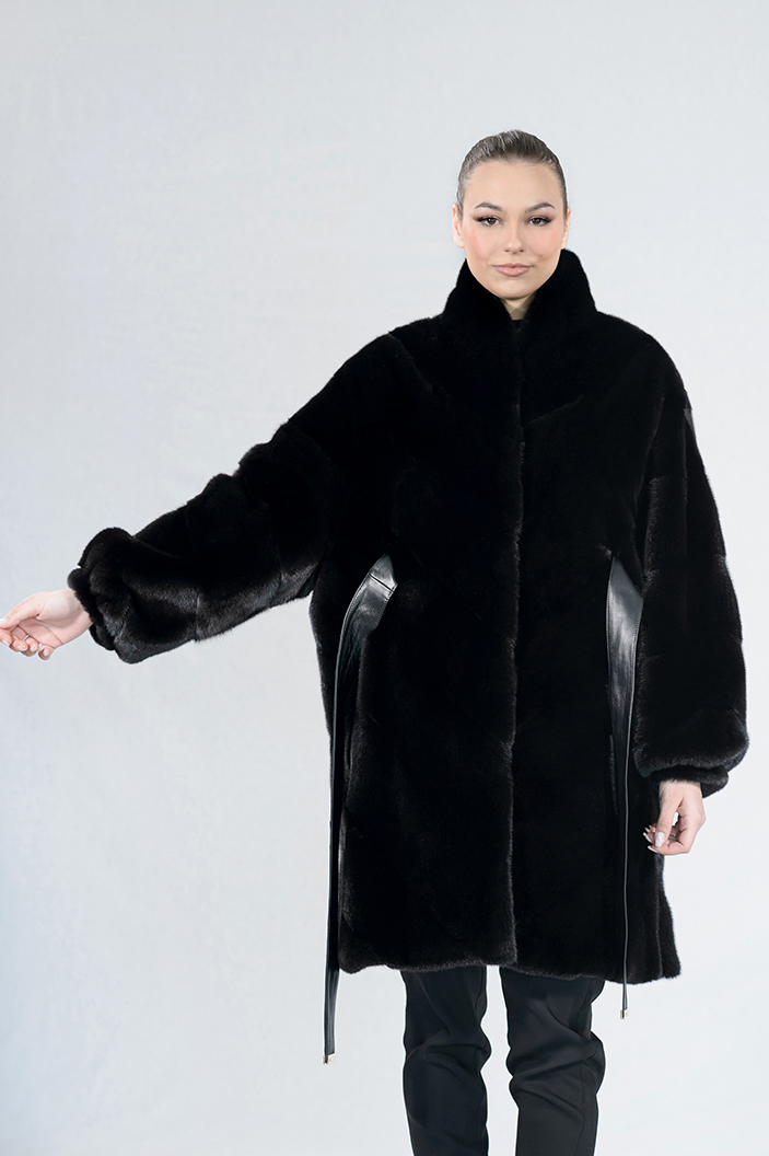 IT-256/S - Blackglama mink fur jacket with short collar
