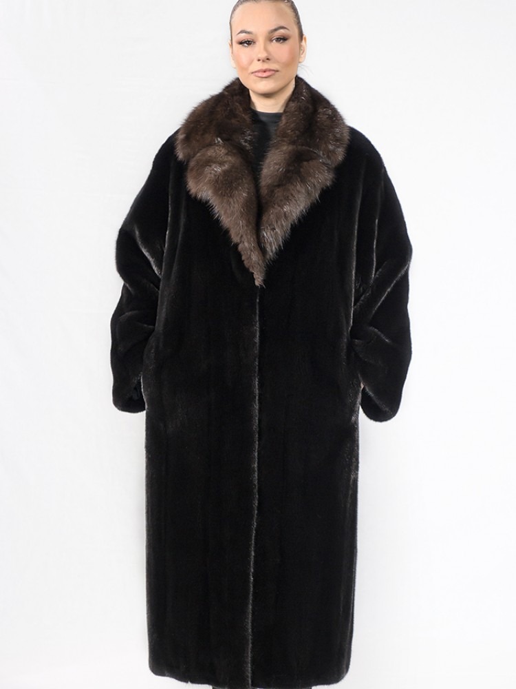 IR-18060/2/A - Blackglama mink fur coat with sable collar